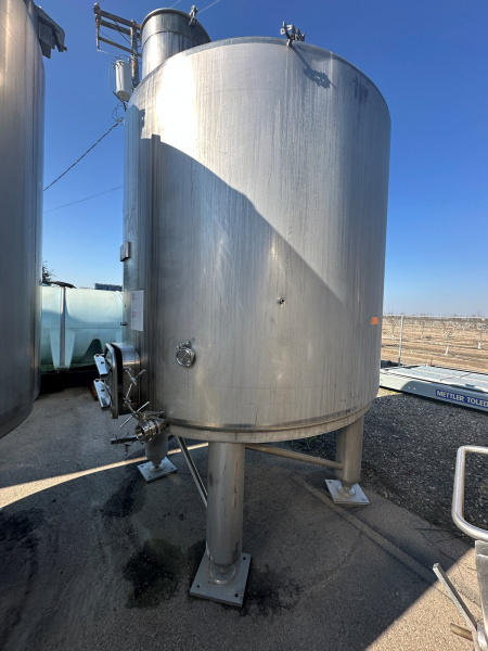 2,000 gallon stainless steel tank used